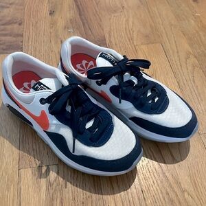 Nike Motif Air Max sneaker 4.5 Y NEW kids or women’s!